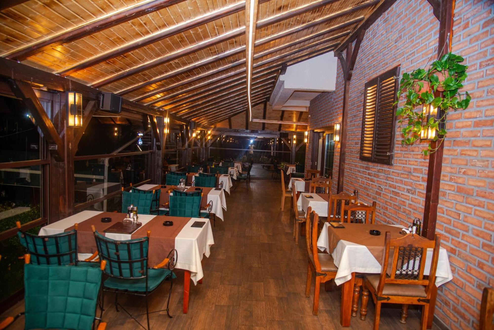 ביילו פוליה Hotel Dvor מראה חיצוני תמונה
