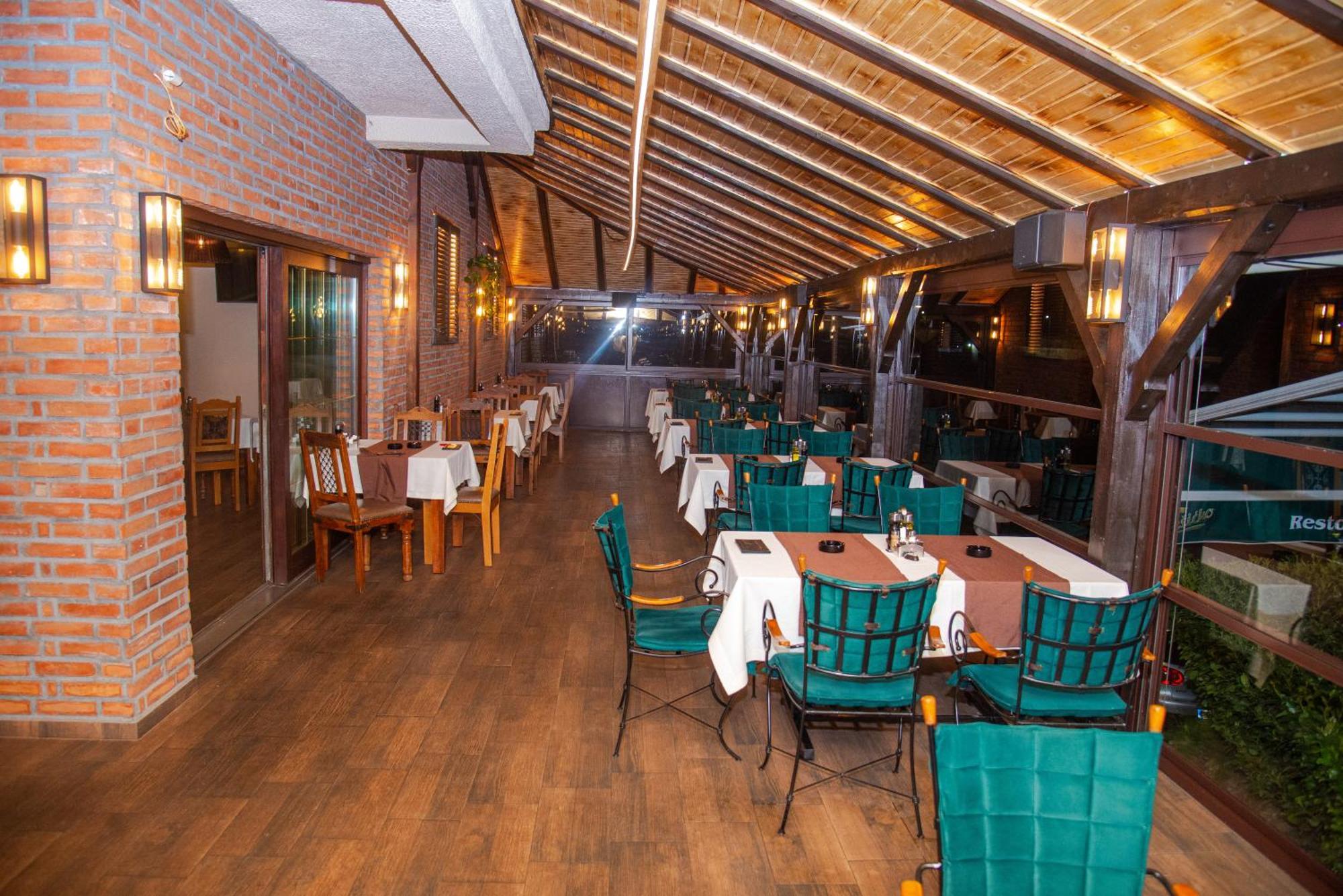 ביילו פוליה Hotel Dvor מראה חיצוני תמונה