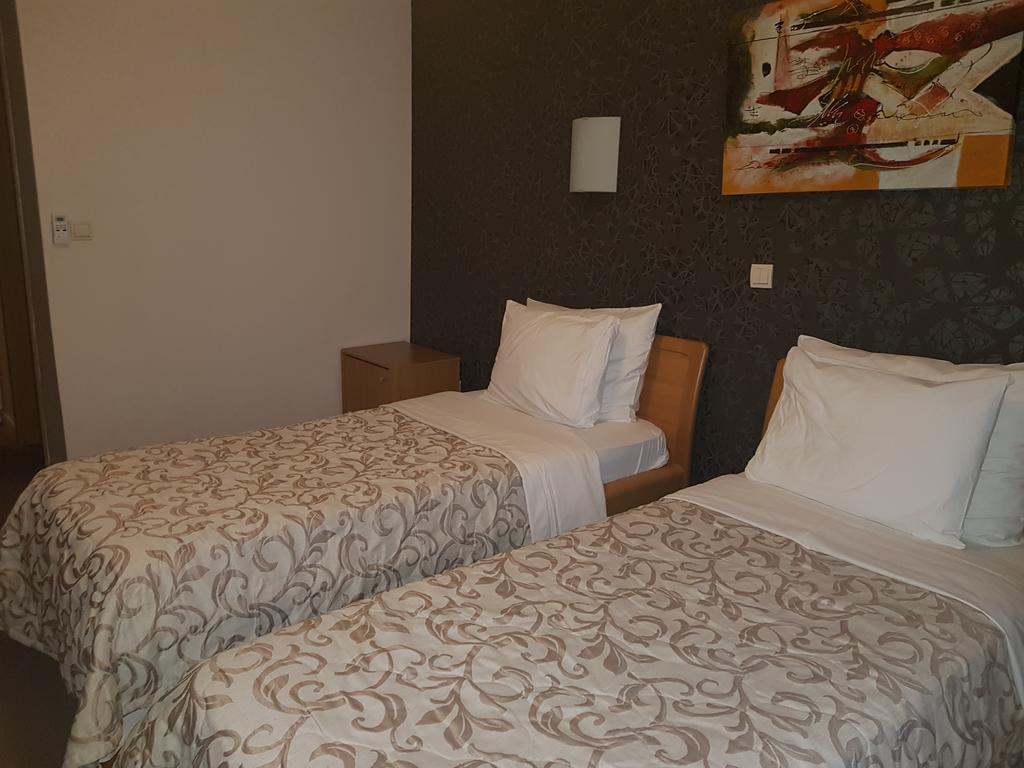 ביילו פוליה Hotel Dvor מראה חיצוני תמונה