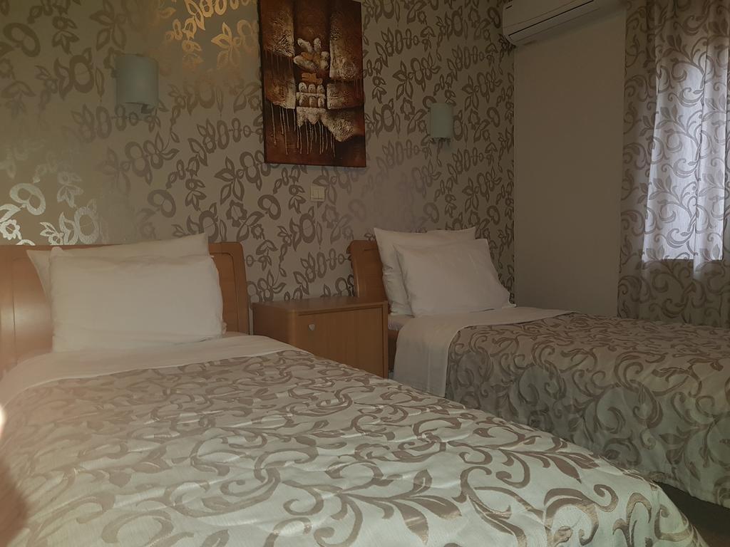 ביילו פוליה Hotel Dvor מראה חיצוני תמונה